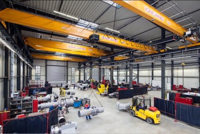 Fertigungshalle mit Hallenkranen